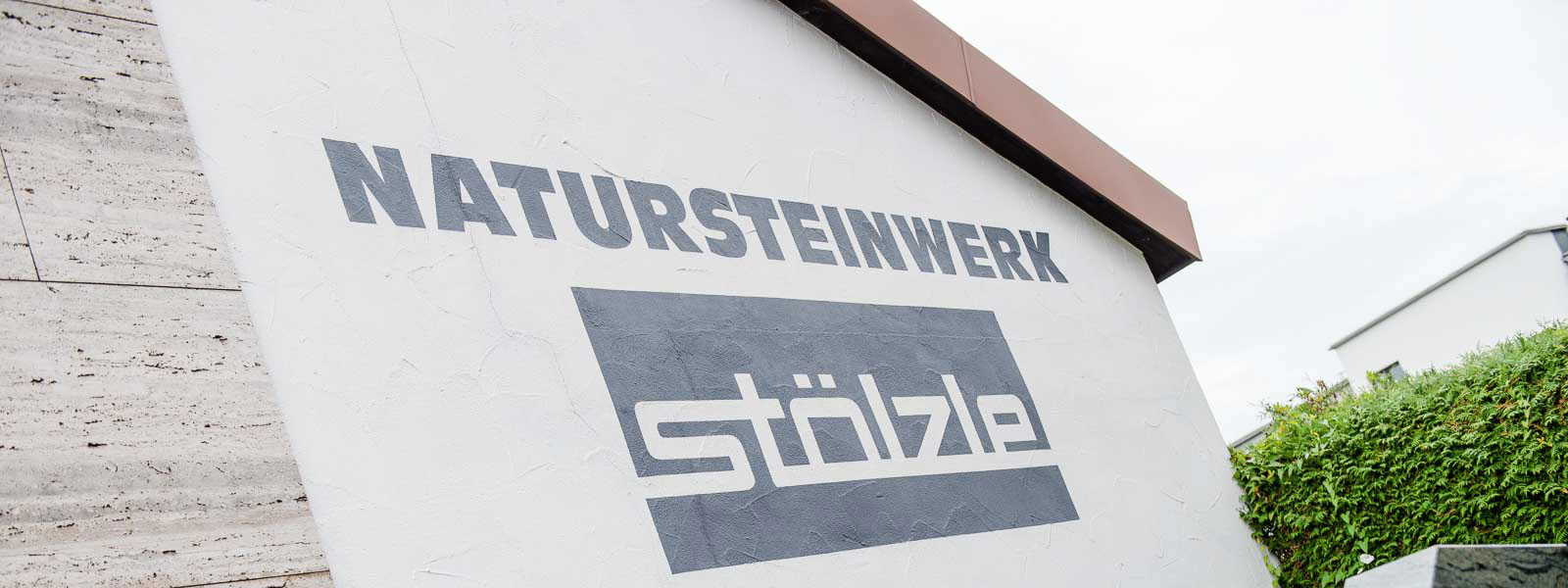 Stölzle Natursteinwerk, Meisterbetrieb für Steinmetzarbeiten in Altenstadt/Iller, Lkr. Neu-Ulm. Als Steinmetze und Steinbildhauer arbeiten wir Unikate aus Naturstein.